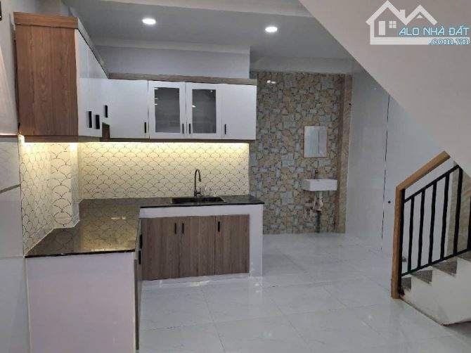 BÁN NHÀ NGAY NGÃ TƯ BỐN XÃ CÁCH ĐẦM SEN 5P-NHÀ MỚI HẺM XE HƠI - 3