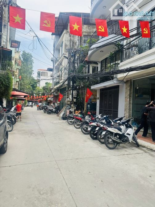 Siêu phẩm nhà đẹp 9 tầng thang máy ngay trung tâm phố Thái Thịnh - Đống Đa. DT: 99m2 - 3