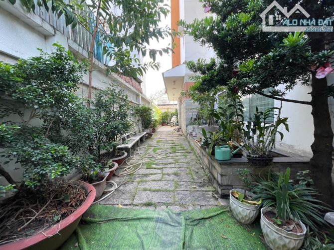 Biệt thự Mặt Tiền Trương Văn Thành, Q9  240m²  Full nội thất  Giá cực Tốt - 3