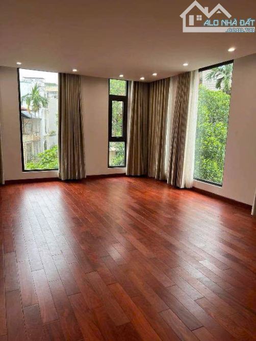 HOÀNG QUỐC VIỆT - 8 TẦNG - Ô TÔ- LÔ GÓC - 3