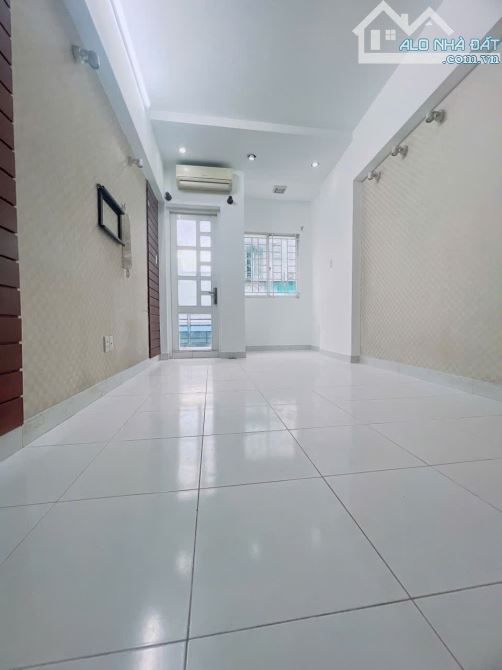💥MT HẺM KINH DOANH - ĐOÀN VĂN BƠ - NHÀ 4 TẦNG BTCT TỚI NÓC - HẺM 3 GÁC - 5.85 TỎI - 3