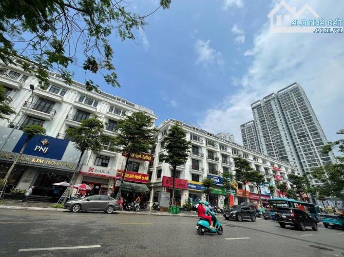 Bán nhà mặt phố Nguyễn Chánh- khu A10 Nam Trung Yên- 5 tầng- MT:6m- 58 tỷ - 3