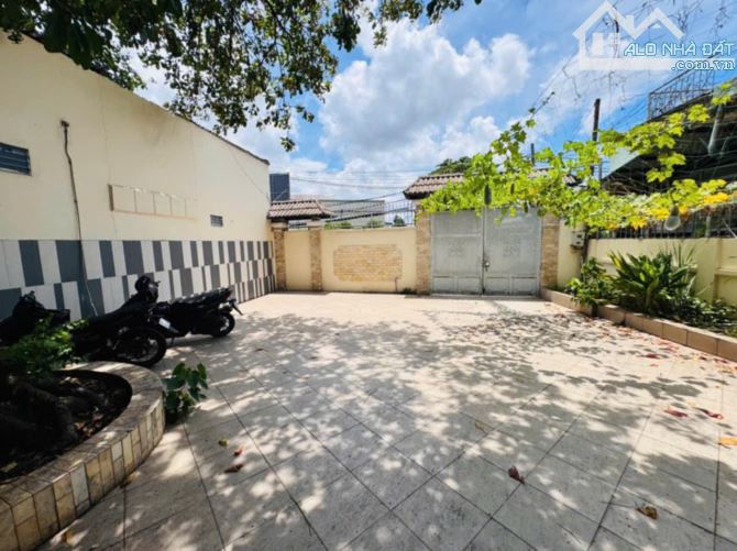 Bán biệt thự 3 tầng, 3 mặt tiền, đường Bế Văn Đàn 10x45=595m (quá đẹp nợ hậu 12m - 3