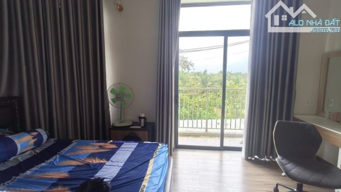 Bán nhà 3 tầng  đường Số 8, Long Phước, Q.9. DT 82m2, 3PN, SH, giá 4.6 tỷ. LH: - 3