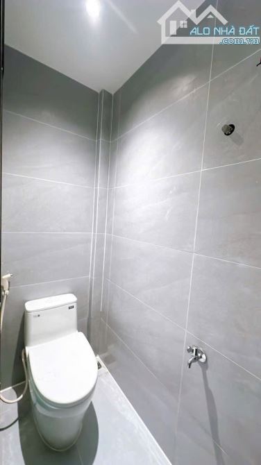 BÁN NHÀ KHU VIP Q4 PHỐ ẨM THỰC 20 THƯỚC 3 TẤM LÔ NHÌ HOÀNG DIỆU GIÁ 4 TỈ 650 TL HẺM 4M - 3