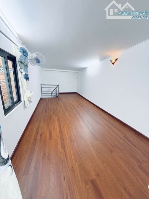 Nhà bán mặt tiền đường Đoàn Văn Bơ Quận 4 mới đẹp, khu buôn bán sầm uất giá nhỉnh 5 tỷ - 3