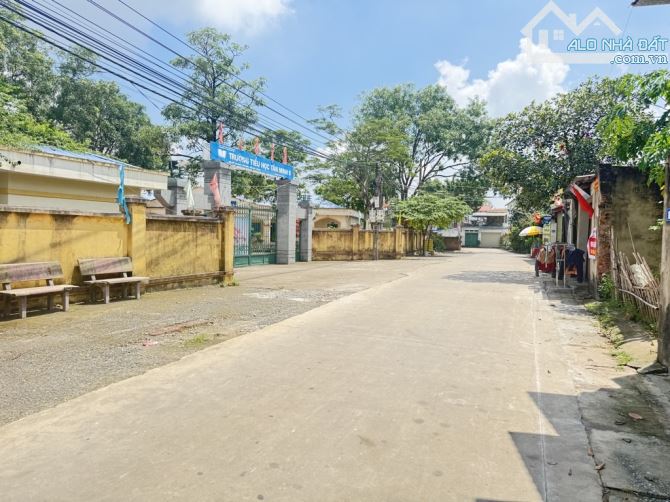 NHỎ XINH - TRƯỜNG ĐUA NGỰA SUNGROUP - CÁCH TRỤC CHÍNH KINH DOANH OTO TRÁNH TRƯỜNG HỌC 70M - 3