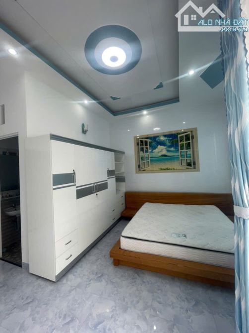 BÁN NHÀ 1 TRỆT 3 LẦU CÓ GARA Ô TÔ ĐƯỜNG LÊ LỢI HẺM RỘNG 4 MÉT 72m2 GIÁ 6t3 - 3