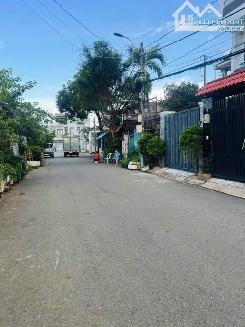 CC BÁN GẤP NHÀ 3 TẦNG GẦN LÊ VĂN VIỆT Q.9 - HẺM 5M - DT 5X16.5 4PN - Nhỉnh 8 Tỷ. - 3