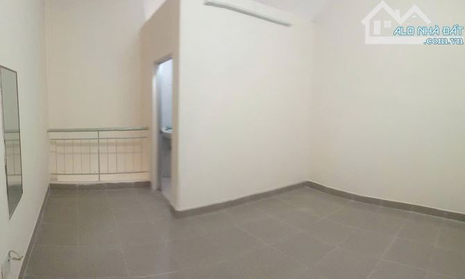 Cho thuê nhà nguyên căn gần chợ Đo Đạc, CC Bộ Công An, 4 phòng ngủ - 3
