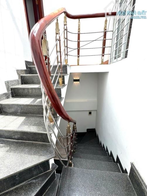 Bán nhà Hoàng Mai - 10m ra phố - lô góc thoáng - 40/45m chỉ 7.48 tỉ - 3