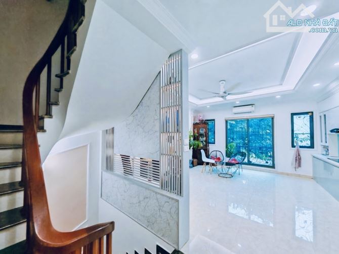 DOÃN KẾ THIỆN - HỒ TÙNG MẬU - 41M - Ô TÔ - LÔ GÓC 3 THOÁNG - 5.2M MT - 6 TẦNG - NGÕ THÔNG - 3