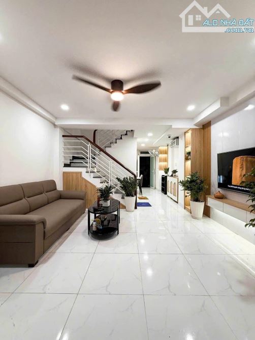 💥SÁT QUẬN 1 - NGUYỄN CỬU VÂN - BÌNH THẠNH - 4 TẦNG - 6 P. NGỦ - 7WC - CHỈ : 7.75 TỶ - 3