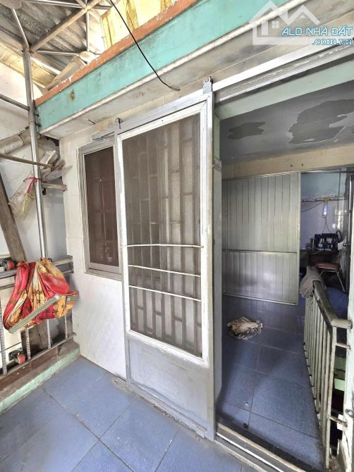BÁN NHÀ LINH CHIỂU- THỦ ĐỨC- 2.8TỶ 3PN- NGAY CÔNG VIÊN HIMLAM.  +Công năng: 3 tầng, 3 phòn - 3