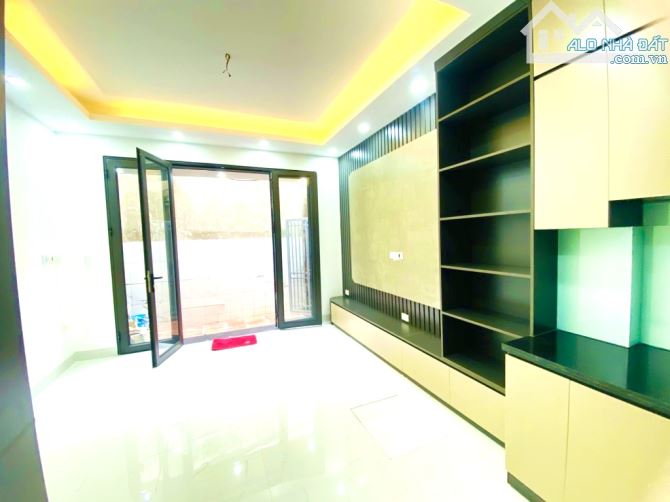 NHÀ XÂY MỚI 5 TẦNG THANG MÁY - PHÂN LÔ 20M THẲNG TẮP - RA Ô TÔ TRÁNH ĐỖ NGÀY ĐÊM. - 3