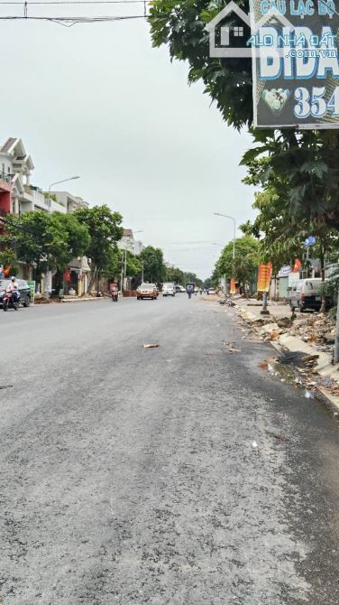 BÁN ĐẤT FULL THỔ CƯ DT 10 X 42M TẶNG NHÀ C4 NGAY KHU PHÂN LÔ ĐỒNG BỘ GIÁP AEON MALL TÂN PH - 3
