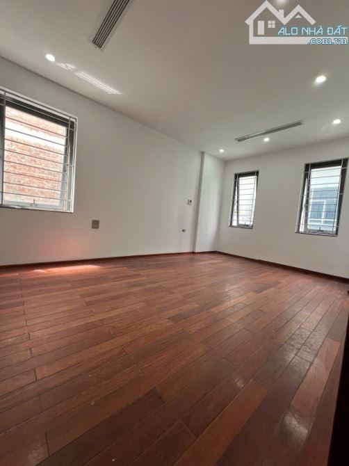 Bán biệt thự KĐT Linh Đàm  210m² x 4 tầng , MT: 11m, vỉa hè rộng  chào giá đầu tư 57,5 tỷ - 3
