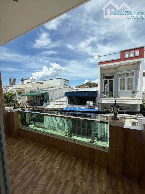 BÁN NHÀ 1 TRỆT 1 LẦU – KHU DÂN CƯ ĐƯỜNG ĐỆ, VĨNH HÒA – CÁCH BIỂN 700M √ Diện tích: 63m² - 3