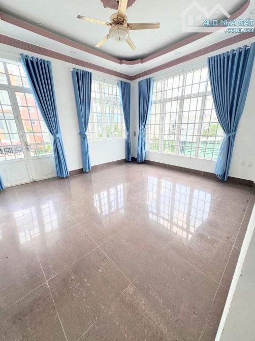 Đầu Tư Gọi Em Bán 202m2 Nhà 3 Tầng Sân Vườn Ngang 8m Đường Nhựa 8m Linh Đông TpThủ Đức 12T - 3
