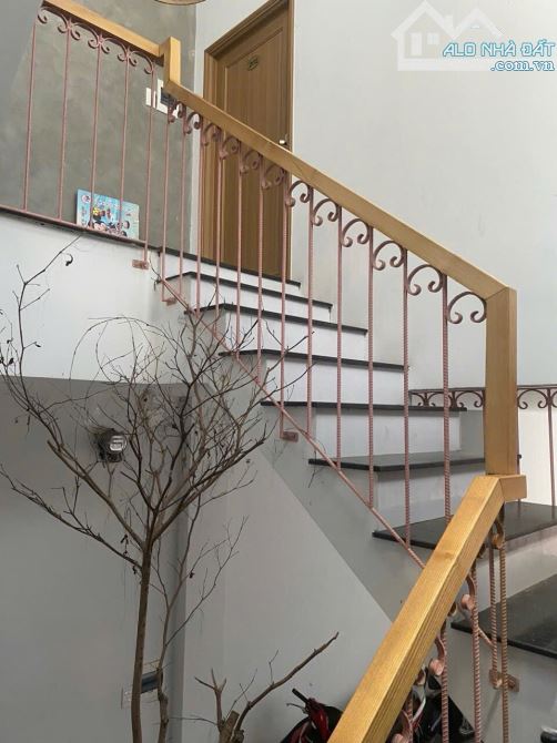 Bán toà căn hộ 4 tầng đường 5m5 Hoà Cường. Dt 67m2 8 phòng dthu 32tr ổn định - 3