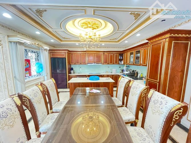 Bán nhà BT Khu Đô Thị mới Dịch Vọng - Đường To Như Phố - 350m2, MT 16m. Giá 105 tỷ - 3
