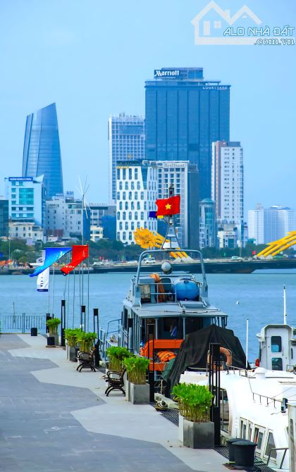Lô đất 3 mặt tiền VỊ TRÍ ĐẸP đường Bạch Đằng Quận Hải Châu Đà Nẵng - Diện tích 550m2 - 4