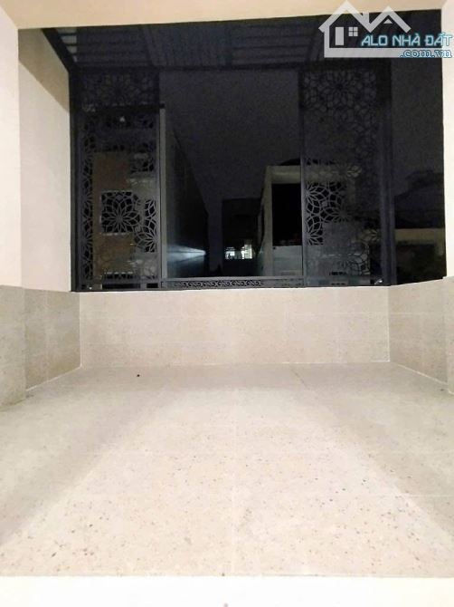 NHÀ HẺM XE HƠI QUẬN 8 - 3 TẦNG - DT 64m2 - 4x16m - SÁT MT TẠ QUANG BỬU - NHỈNH 9.x TỎI - 4