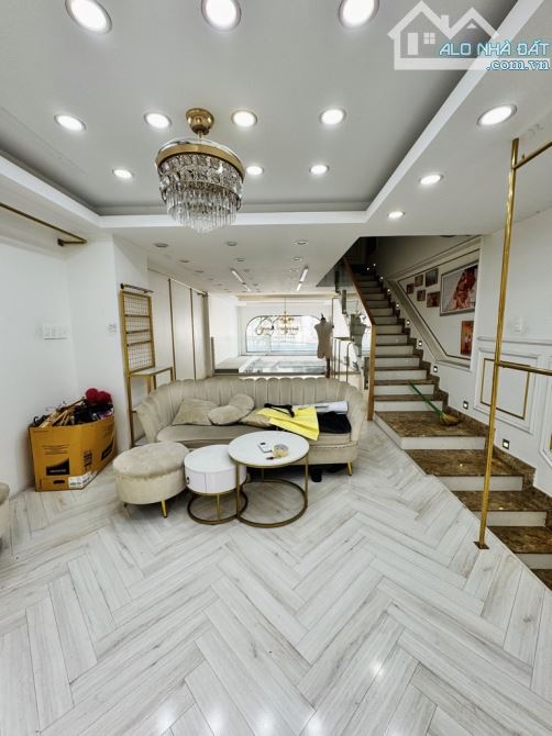 Bán nhà đường trường Sa P 13 P Nhuận, ngang 4,6M, 92M2 5 tầng , giá chỉ 22,4tỷ - 4