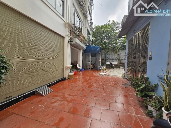 NHÀ CỰC ĐẸP - OTÔ ĐỖ CỬA - HÀNG HIẾM 1 CĂN DUY NHẤT CÒN SÓT LẠI - TT TRÂU QUỲ - MỜI CÁC BÁ - 4