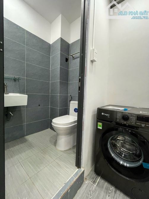 CĂN HỘ STUDIO FULL NỘI THẤT CỬA SỔ LỚN ĐÓN NẮNG QUẬN 1 - 4