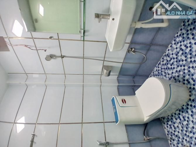 BÁN CĂN NHÀ FULL NỘI THẤT - 3 TẦNG 3 PN 3 WC - NGUYỄN TRÃI PHƯỜNG 10 QUẬN 10 - CHỈ NHỈNH 5 - 4
