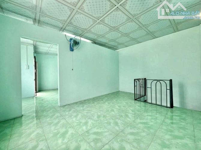 BÁN NHÀ LẦU GIÁ RẺ - KẾ BÊN CHỢ,  TRƯỜNG HỌC - 4