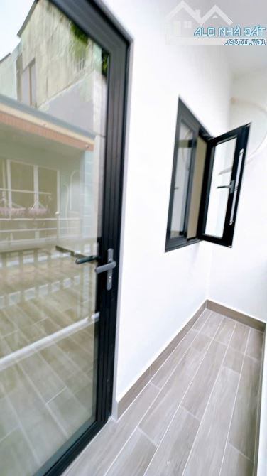 🏡 HIẾM CÓ KHU HOÀNG DIỆU QUẬN 4 — HẺM RỘNG 4 MÉT — 3 TẦNG SANG TRỌNG 🏡 - 4