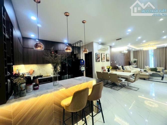 Bán nhà đẹp 5 tầng ngang 5,5m vị trí hiếm Phùng Văn Cung Giao Phan Xích Long - 4