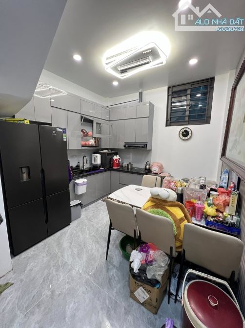 BÁN NHÀ THỊNH QUANG - ĐỐNG ĐA, HAI MẶT NGÕ, Ô TÔ ĐỖ CỬA, NHÀ 4 TẦNG NỞ HẬU NỘI THẤT ĐẸP. - 4