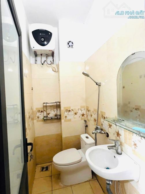 Cho thuê nhà nguyên căn ngõ Lương Khánh Thiện, 30m2 x 4 tầng, 4 ngủ 3 wc,  11.5 triệu - 4