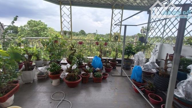 Bán nhà 3 tầng  đường Số 8, Long Phước, Q.9. DT 82m2, 3PN, SH, giá 4.6 tỷ. LH: - 4