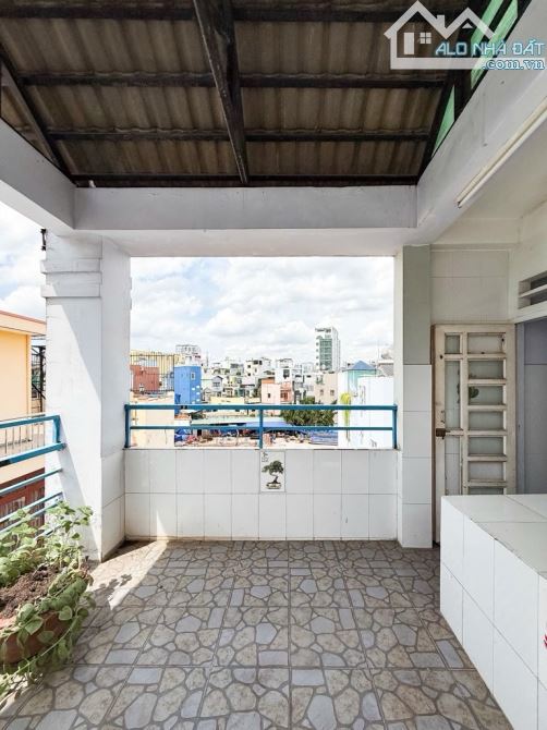 Nhà Nguyễn Đình Chính - Nguyễn Văn Trỗi. Phường 15. Phú Nhuận ( nay là P. Cầu Kiệu ) - 4