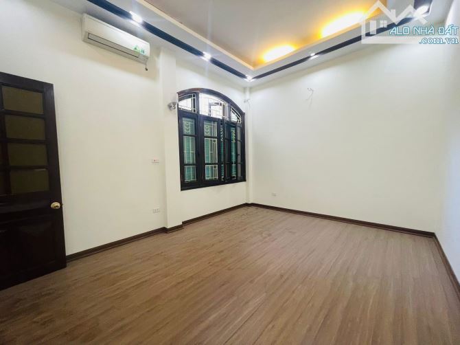 PHÂN LÔ HIẾM-Ngõ 61 Hoàng Cầu 57m/ 4Tầng, MT 4m, trước nhà 8m, 2 mặt ngõ 26.5 Tỷ - 4