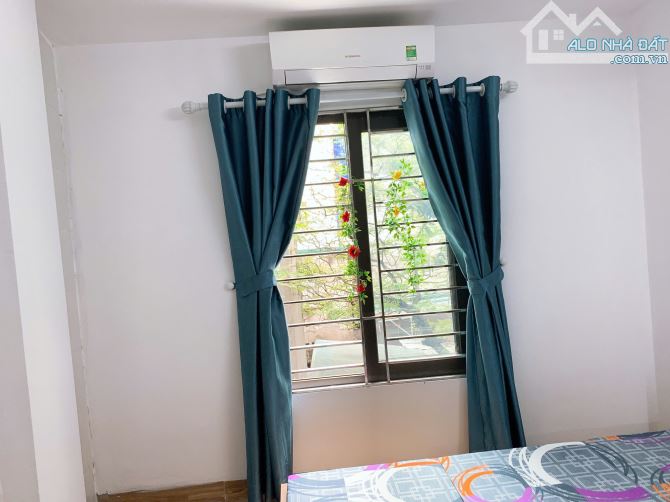 Cho thuê CCMN ngõ 189 Nguyễn Ngọc Vũ, 2 ngủ, 1 khách, 1 vệ sinh, thang máy, 9 Triệu - 4