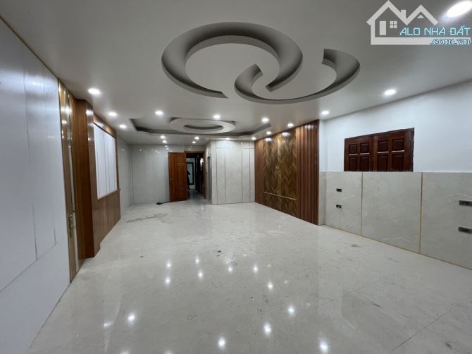 NHÀ PHÂN LÔ -PHỐ THÁI HÀ -QUẬN -ĐỐNG ĐA -VỈA HÈ -KINH DOANH -THANG MÁY -Ô TÔ -120 m2--6T - 4