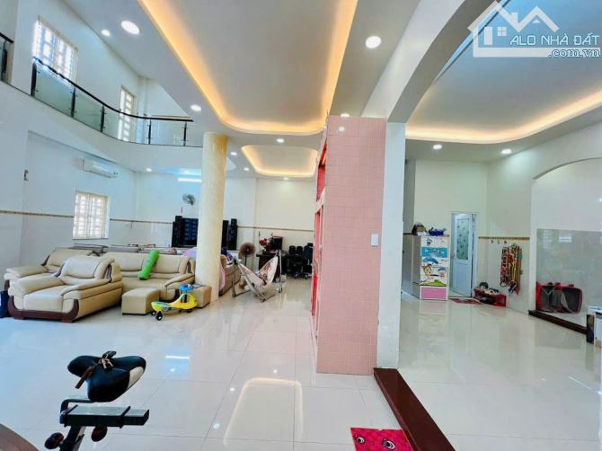 Bán nhà MT Dương Khuê ( ngay Lũy Bán Bích ) DT : 10x23m - 1 lầu sân thượng -Gía : 29 tỷ TL - 4