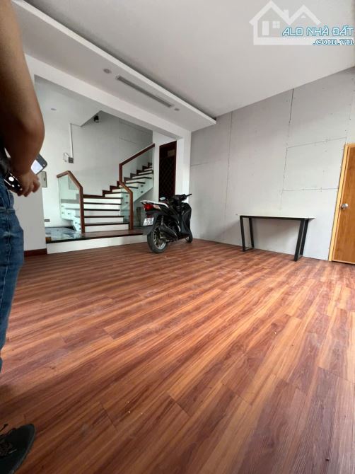 Bán biệt thự KĐT Linh Đàm  210m² x 4 tầng , MT: 11m, vỉa hè rộng  chào giá đầu tư 57,5 tỷ - 4