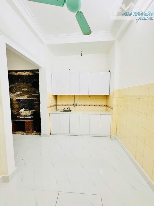 Nhà Lạc Long Quân 4 tầng, MT 4m, diện tích 41m, giá 7,96 tỷ, ngõ nông, ô tô đỗ, full nội t - 4