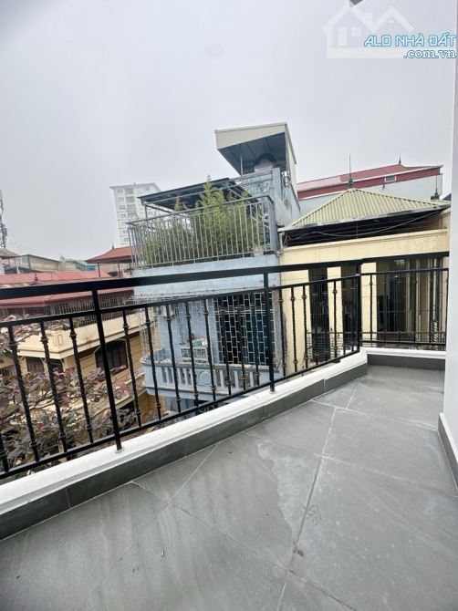 CỰC HIẾM – NHÀ MỚI XÂY 33M² – Ô TÔ ĐỖ CỬA – GÓC 2 MẶT THOÁNG – GIÁ 10.5 TỶ