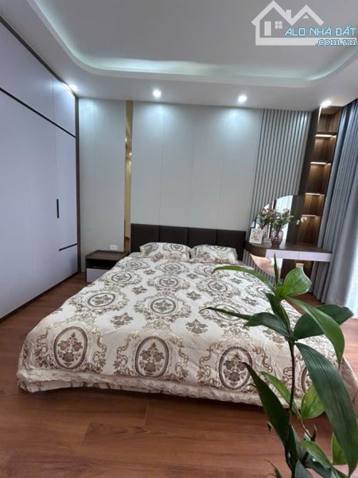 BÁN NHÀ NGUYỄN KHOÁI, TRẦN KHÁT CHÂN – DÂN XÂY - GARA Ô TÔ – 72M2 CHỈ 18,5 TỶ - 5