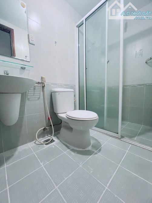 💥MT HẺM KINH DOANH - ĐOÀN VĂN BƠ - NHÀ 4 TẦNG BTCT TỚI NÓC - HẺM 3 GÁC - 5.85 TỎI - 5