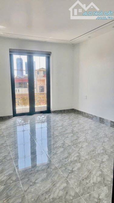 NHÀ ĐẸP MẶT ĐƯỜNG ĐỘC LẬP /Diện tích khủng hơn 80m2_ đông Hải 1 - 5