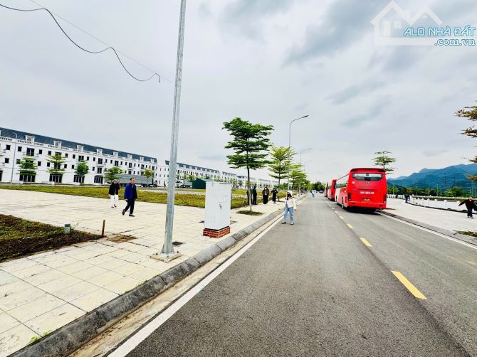 Đất Nền Giáp Ql 21 view hồ hai thoạnh cạnh các Shophoue  DT:120m MT:7m Gần Hoà Lạc - 5