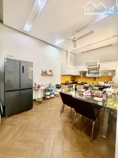 Cần bán nhà Phố Nguyễn Đình Chiểu - 90m2 x 4 Tầng - Đẹp như biệt thự - Sổ đỏ vuông đẹp - 5